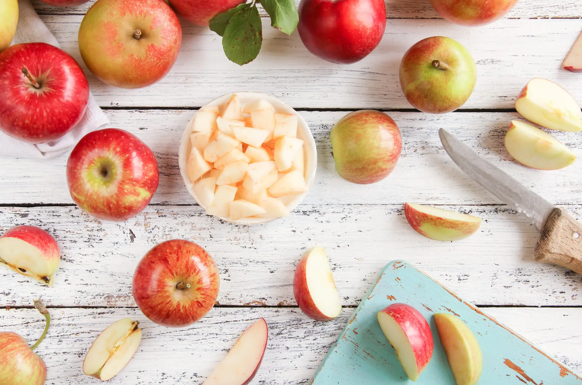 Äpfel auf Tisch